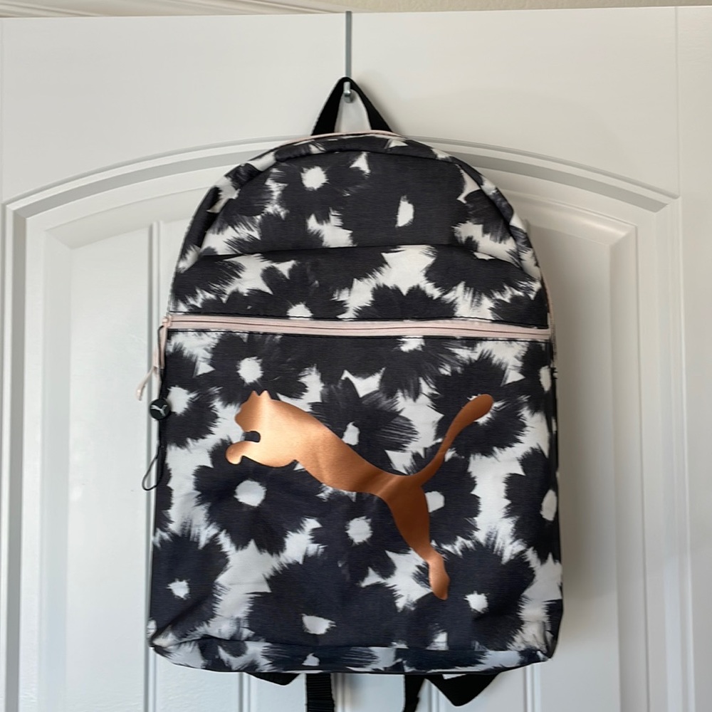 Backpack Puma
Floral and gold rose accents